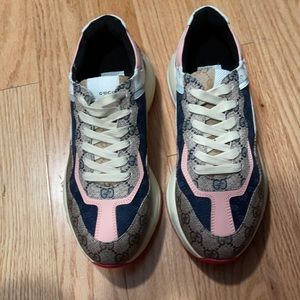 {Gucci} Rhyton Sneakers